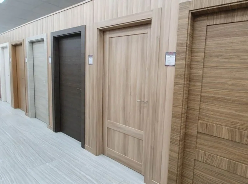 Instalación de puertas de interior a medida en una vivienda de Pamplona