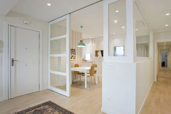 Cambio de puerta corredera en una vivienda de Pamplona
